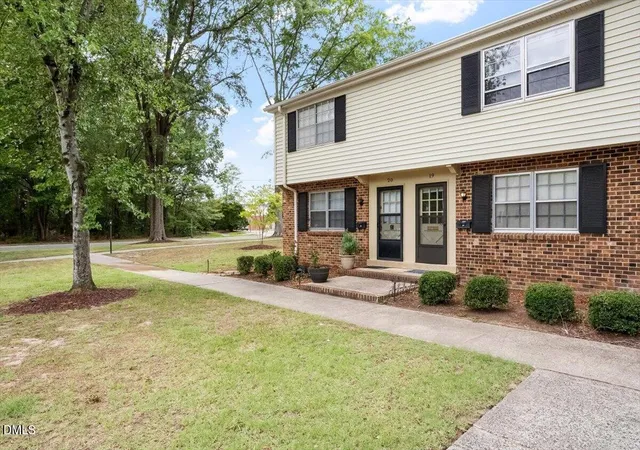 2nd image of 1102 Willow Dr #19, Chapel Hill, NC 27517 | MLS# 10182768