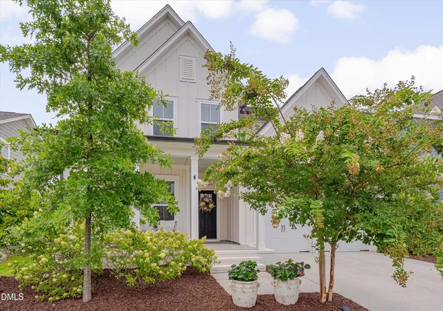 Photo 3 of Sale Pending at 2517 Great Daisy Ln, New Hill, NC 27562 | MLS# 10183170 | Listing updated on 2026-09-14