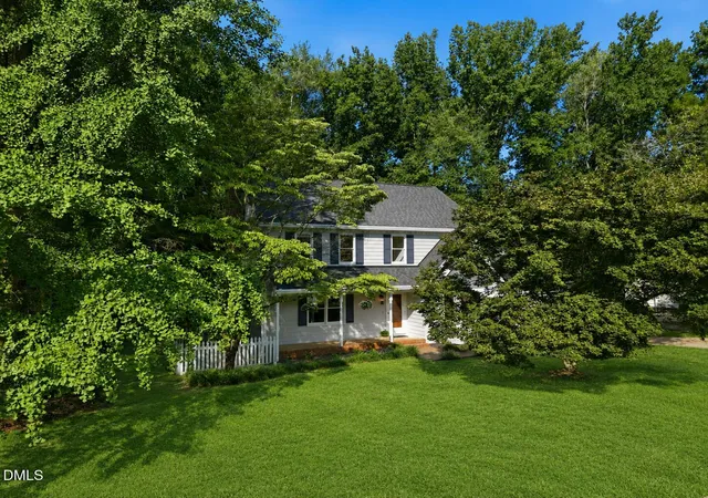 Photo 4 of Sale Pending at 6517 Dresden Ln, Raleigh, NC 27612 | MLS# 10184220 | Listing updated on 2026-09-22