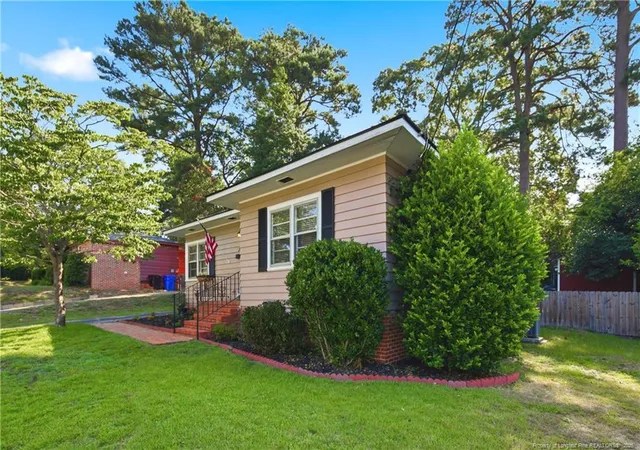 Photo 2 of Single family home for sale at 316 Fairwood Ct, Fayetteville, NC 28305 | MLS# 766730 | Listing updated on 2026-08-27