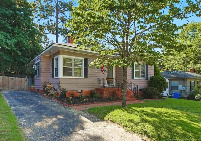 Photo 3 of Single family home for sale at 316 Fairwood Ct, Fayetteville, NC 28305 | MLS# 766730 | Listing updated on 2026-08-27