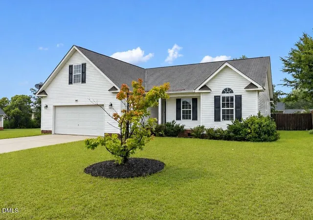 Photo 3 of Single family home for sale at 1466 Thoroughbred Trl, Parkton, NC 28371 | MLS# 10182940 | Listing updated on 2026-08-31
