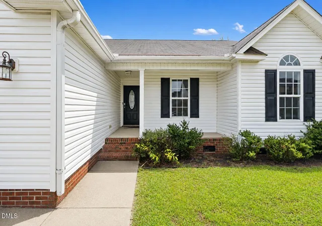 Photo 4 of Single family home for sale at 1466 Thoroughbred Trl, Parkton, NC 28371 | MLS# 10182940 | Listing updated on 2026-08-31