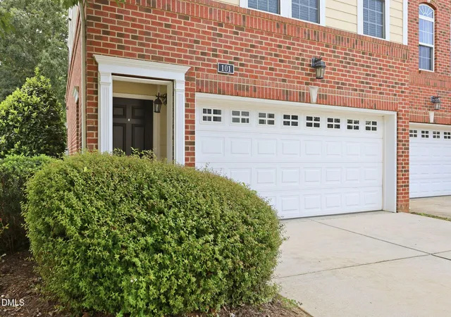 3rd image of 101 Butterbiggins Ln, Apex, NC 27539 | MLS# 10188200