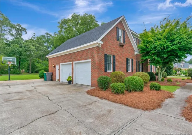 Photo 2 of Single family home for sale at 5008 Willow Oak Dr, Lumberton, NC 28358 | MLS# 766668 | Listing updated on 2026-07-27