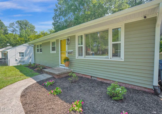 3rd image of 905 S Plum St, Durham, NC 27701 | MLS# 10183203