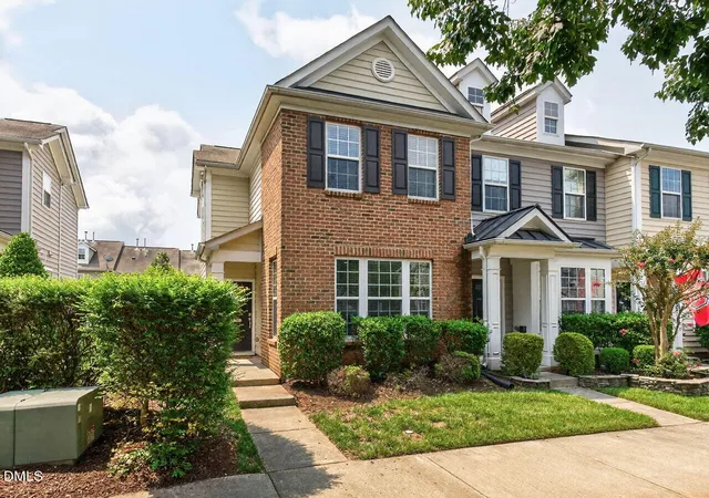 Photo 3 of Sale Pending at 802 Bryant St, Raleigh, NC 27603 | MLS# 10182903 | Listing updated on 2026-08-27