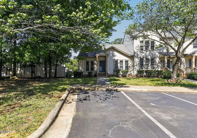 Photo 3 of Sale Pending at 101 Windward Ct, Cary, NC 27513 | MLS# 10183713 | Listing updated on 2026-09-02
