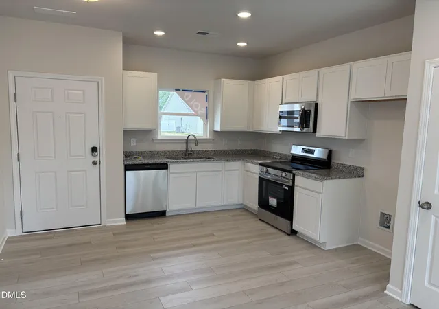 3rd image of 279 Courtside Dr, Dunn, NC 28334 | MLS# 10182883