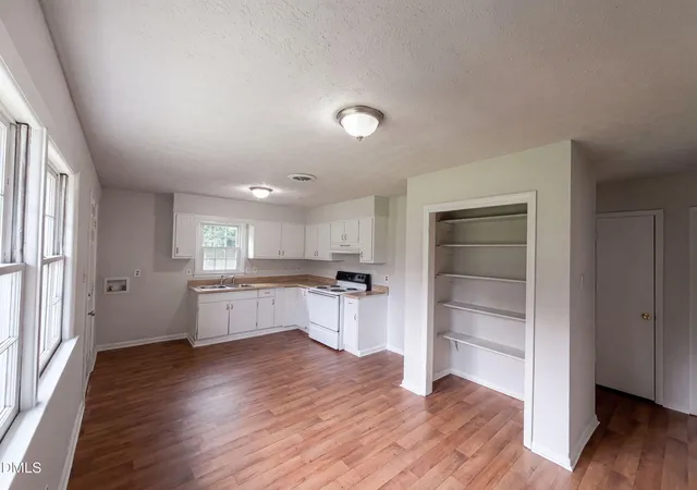 Photo 2 of Single family home for sale at 6616 Amanda Cir, Fayetteville, NC 28304 | MLS# 10182885 | Listing updated on 2026-09-04