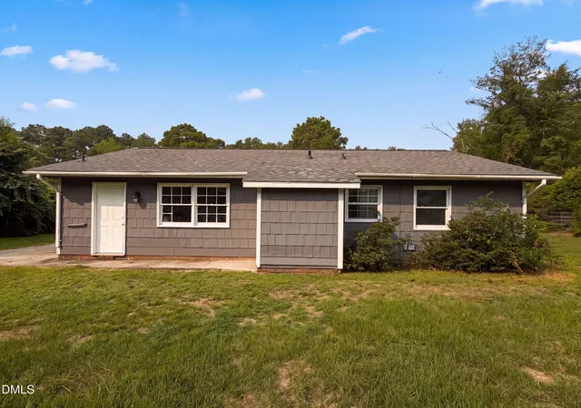 Photo 4 of Single family home for sale at 6616 Amanda Cir, Fayetteville, NC 28304 | MLS# 10182885 | Listing updated on 2026-09-04
