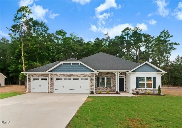 Photo 1 of Single family home for sale at 32 Killarney Ave, Lillington, NC 27546 | MLS# 10182947 | Listing updated on 2026-09-28