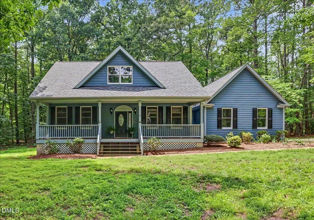 Photo 1 of Single family home for sale at 10 Sourwood Ln, Pittsboro, NC 27312 | MLS# 10183185 | Listing updated on 2026-09-02