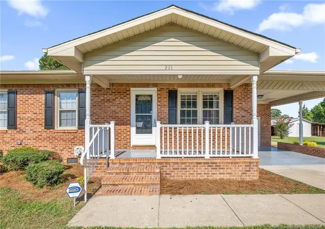 Photo 5 of Single family home for sale at 221 Old Baker Rd, Maxton, NC 28364 | MLS# 766646 | Listing updated on 2026-09-01