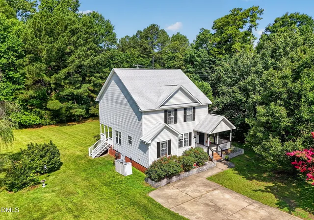Photo 1 of Single family home for sale at 100 Trailwood Dr, Clayton, NC 27520 | MLS# 10183251 | Listing updated on 2026-10-01
