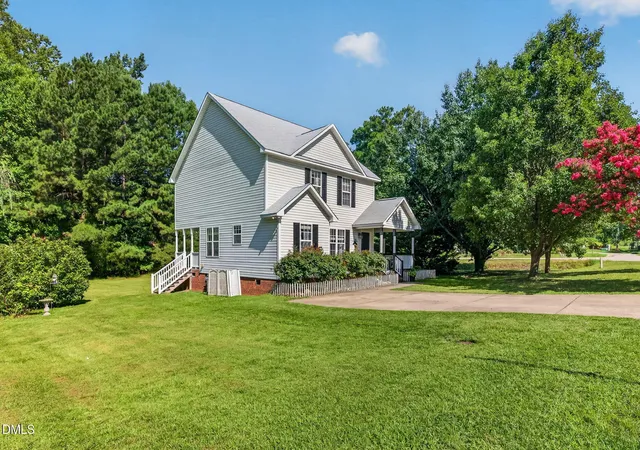 Photo 2 of Single family home for sale at 100 Trailwood Dr, Clayton, NC 27520 | MLS# 10183251 | Listing updated on 2026-10-01