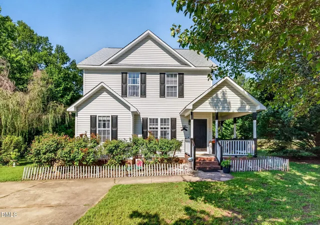 Photo 3 of Single family home for sale at 100 Trailwood Dr, Clayton, NC 27520 | MLS# 10183251 | Listing updated on 2026-10-01