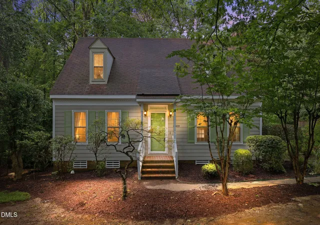 2nd image of 4009 Saint Edmunds Ln, Apex, NC 27539 | MLS# 10183112