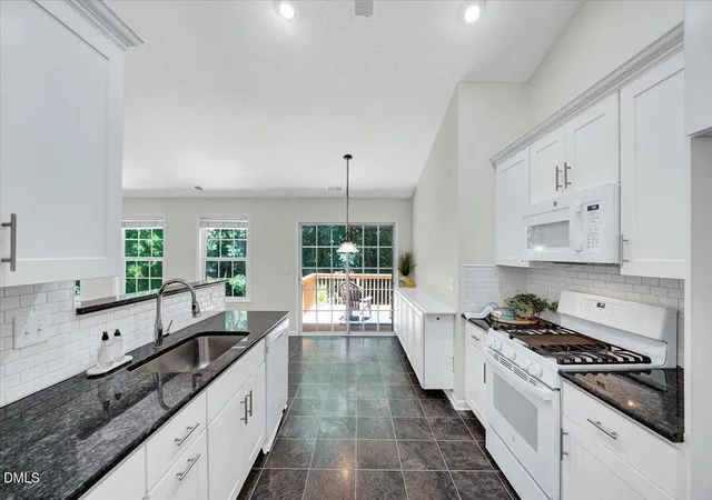 Photo 4 of Sale Pending at 529 Dogwood Crk Pl, Fuquay Varina, NC 27526 | MLS# 10185935 | Listing updated on 2026-08-20