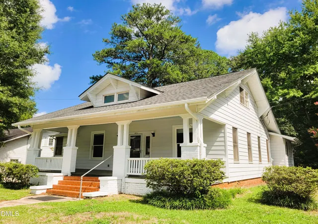 1st image of 411 W Chisholm St, Sanford, NC 27330 | MLS# 10183585