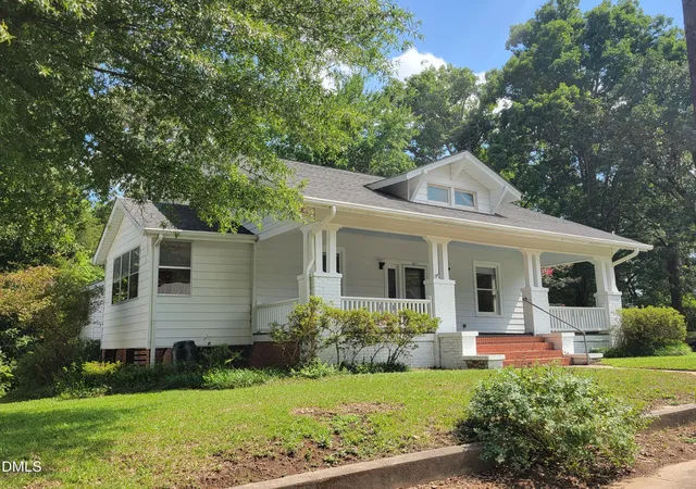 3rd image of 411 W Chisholm St, Sanford, NC 27330 | MLS# 10183585