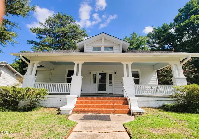 4th image of 411 W Chisholm St, Sanford, NC 27330 | MLS# 10183585