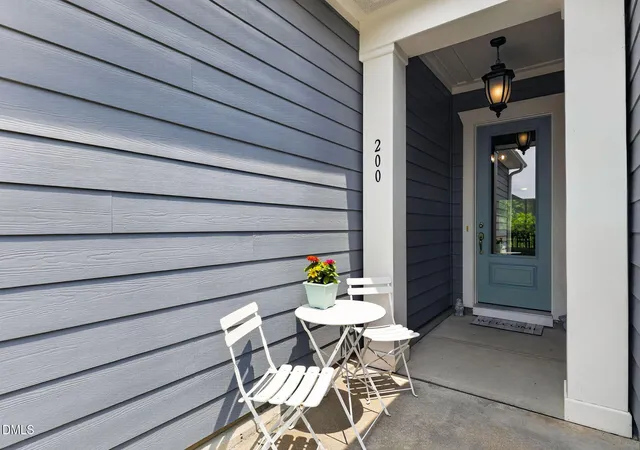 Photo 3 of Sale Pending at 200 Middleton Pl, Chapel Hill, NC 27516 | MLS# 10183455 | Listing updated on 2026-08-08
