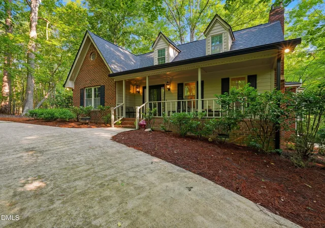 Photo 3 of Single family home for sale at 2001 Dove Ln, Clayton, NC 27527 | MLS# 10183201 | Listing updated on 2026-10-01