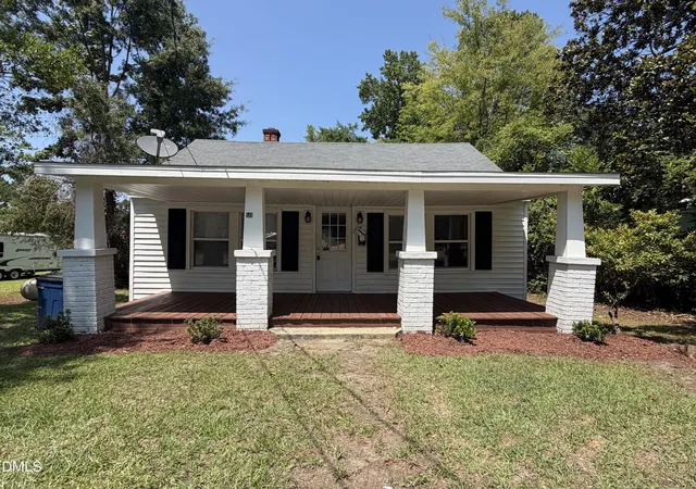 Photo 1 of Single family home for sale at 511 E Woodall St, Smithfield, NC 27577 | MLS# 10183181 | Listing updated on 2026-08-24