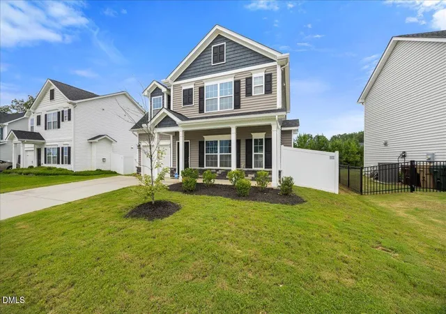 Photo 3 of Single family home for sale at 133 Black Oak Ct, Clayton, NC 27520 | MLS# 10183470 | Listing updated on 2026-09-18