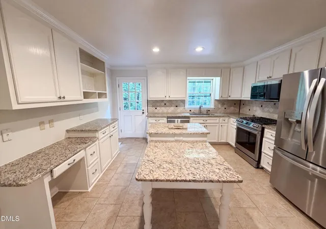Photo 2 of Single family home for sale at 204 Boulder Blf Trl, Chapel Hill, NC 27516 | MLS# 10183216 | Listing updated on 2026-09-17