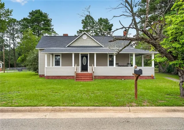 Photo 1 of Single family home for sale at 423 E Edinborough Ave, Raeford, NC 28376 | MLS# 766600 | Listing updated on 2026-08-30