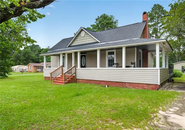 Photo 2 of Single family home for sale at 423 E Edinborough Ave, Raeford, NC 28376 | MLS# 766600 | Listing updated on 2026-08-30