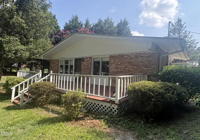 Photo 2 of Single family home for sale at 118 Jonan Ct, Chapel Hill, NC 27516 | MLS# 10183635 | Listing updated on 2026-08-24