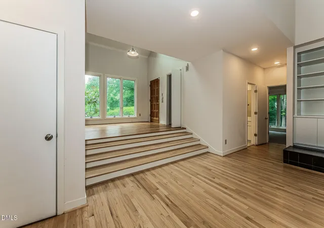 5th image of 737 Pinehurst Dr, Chapel Hill, NC 27517 | MLS# 10183390