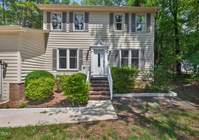 2nd image of 1904 Stadium Dr, Durham, NC 27705 | MLS# 10184878