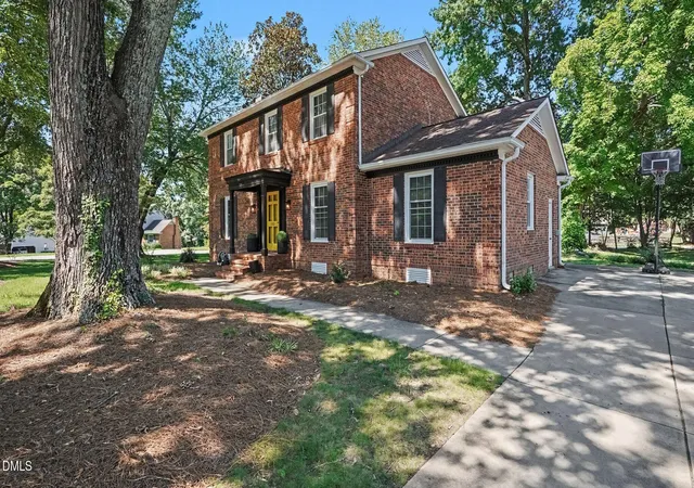 Photo 3 of Single family home for sale at 3701 Sagamore Dr, Greensboro, NC 27410 | MLS# 10183881 | Listing updated on 2026-08-01