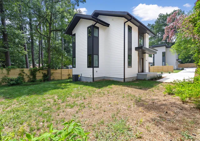 43rd image of 426 E Hammond St, Durham, NC 27704 | MLS# 10183555