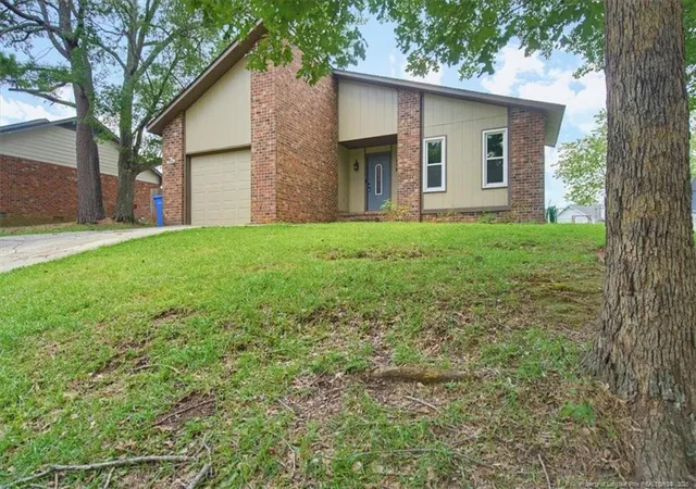 Photo 3 of Single family home for sale at 6941 Melbourne Dr, Fayetteville, NC 28314 | MLS# 766927 | Listing updated on 2026-10-01