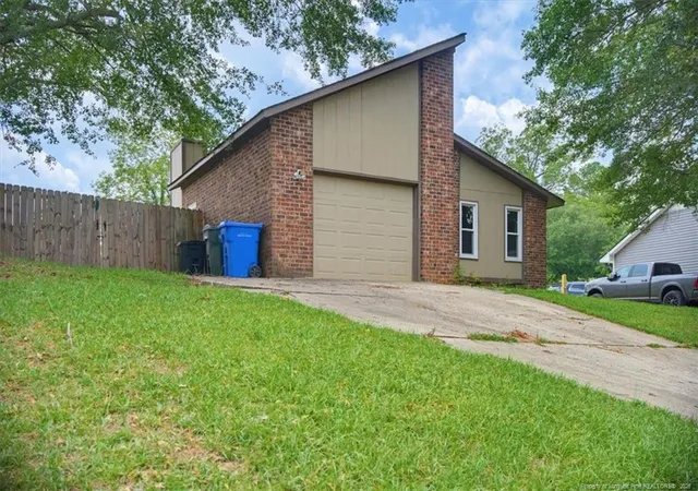Photo 4 of Single family home for sale at 6941 Melbourne Dr, Fayetteville, NC 28314 | MLS# 766927 | Listing updated on 2026-10-01
