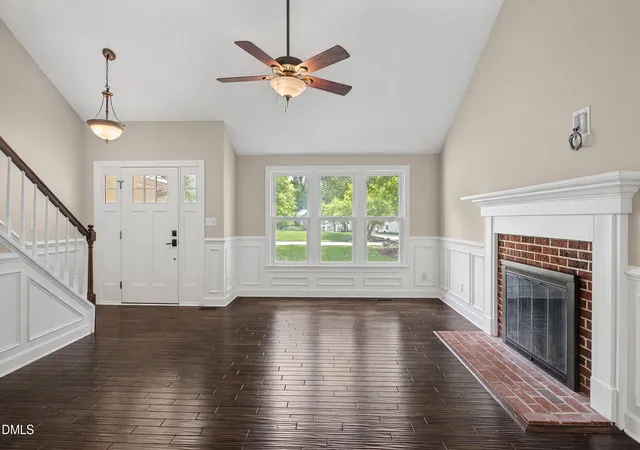 Photo 3 of Single family home for sale at 1001 Lantern Light Ct, Apex, NC 27502 | MLS# 10183616 | Listing updated on 2026-09-20