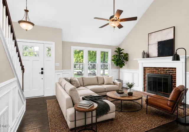 Photo 4 of Single family home for sale at 1001 Lantern Light Ct, Apex, NC 27502 | MLS# 10183616 | Listing updated on 2026-09-20