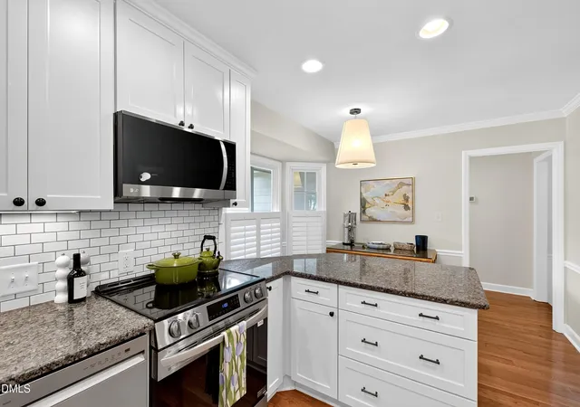 Photo 3 of Sale Pending at 6201 Bramblewood Dr, Raleigh, NC 27612 | MLS# 10185969 | Listing updated on 2026-09-09