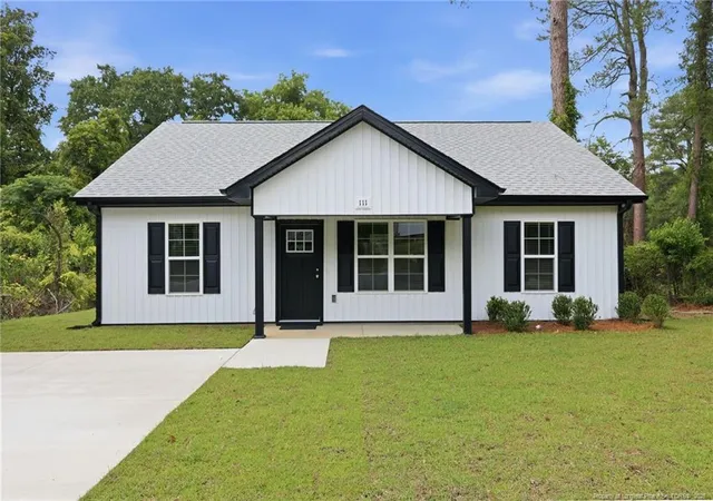 2nd image of 111 Kensington Cir, Fayetteville, NC 28301 | MLS# 766859