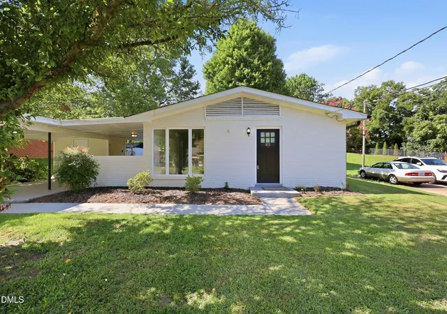 Photo 2 of Single family home for sale at 815 Scott St, Burlington, NC 27215 | MLS# 10183859 | Listing updated on 2026-09-10