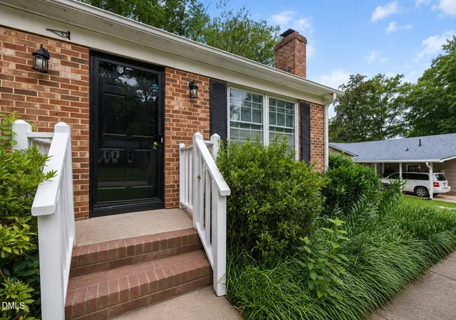 3rd image of 5804 Caledonia St, Raleigh, NC 27609 | MLS# 10184717