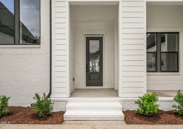 Photo 4 of Sale Pending at 3121 Westonview Ct, Apex, NC 27523 | MLS# 10185282 | Listing updated on 2026-09-16