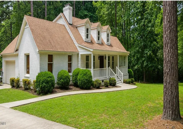 2nd image of 205 Edgewood Dr, Louisburg, NC 27549 | MLS# 10183787