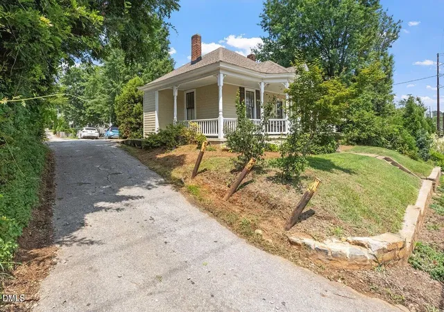 Photo 3 of Single family home for sale at 516 W Peace St, Raleigh, NC 27603 | MLS# 10183887 | Listing updated on 2026-08-18
