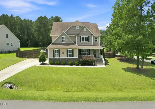 Photo 4 of Single family home for sale at 626 Bridgeport Cir, Clayton, NC 27527 | MLS# 10183888 | Listing updated on 2026-08-17